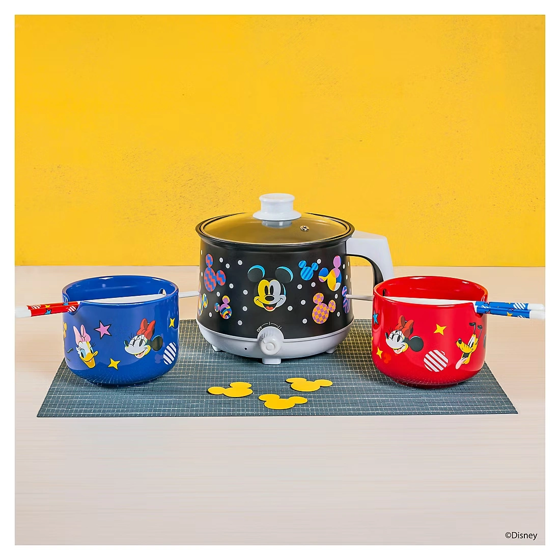 Uncanny Brands Disney Mickey Mouse Hot Pot with Ramen Bowls