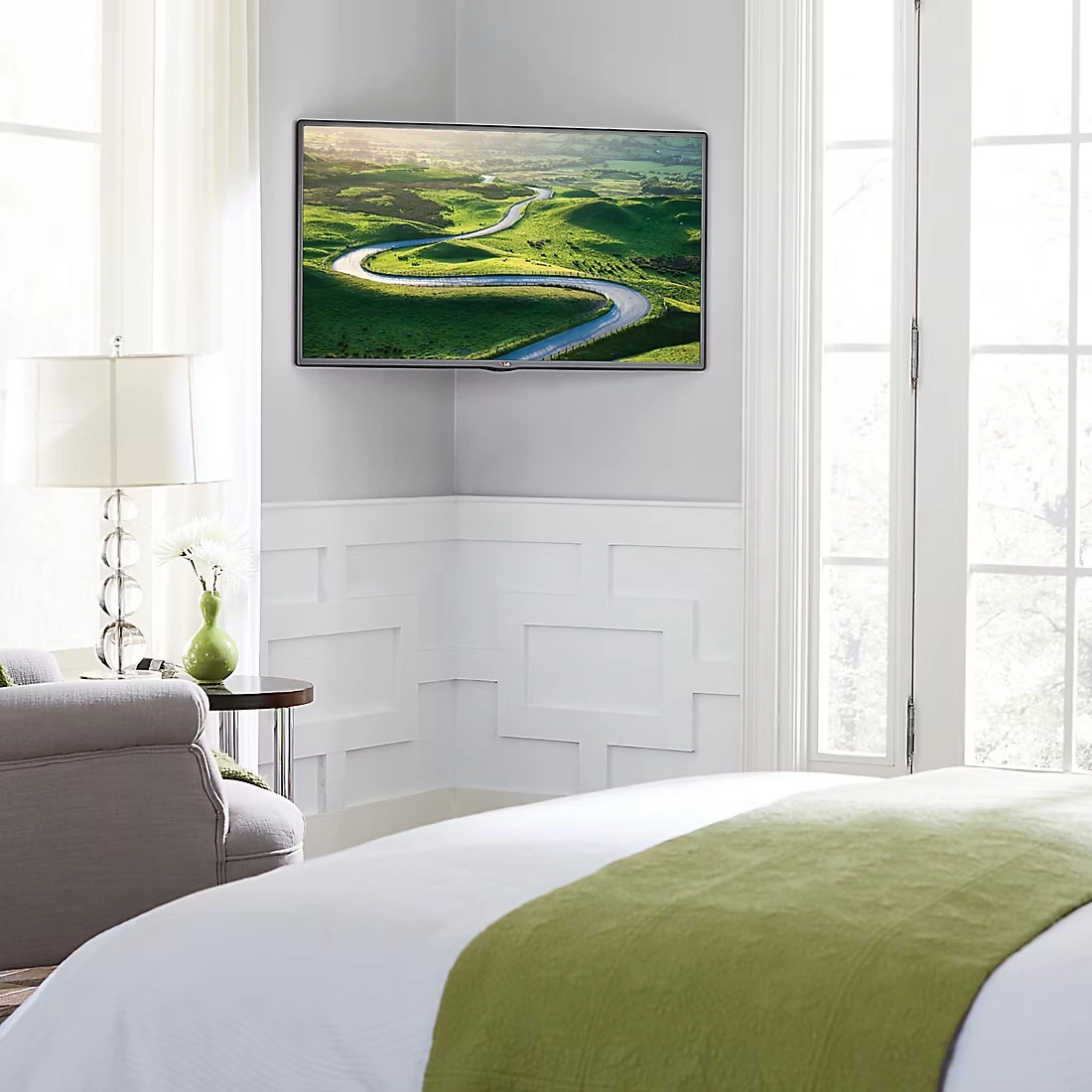 SANUS Decora Full-Motion TV Wall Mount for 26\"-65\" TVs